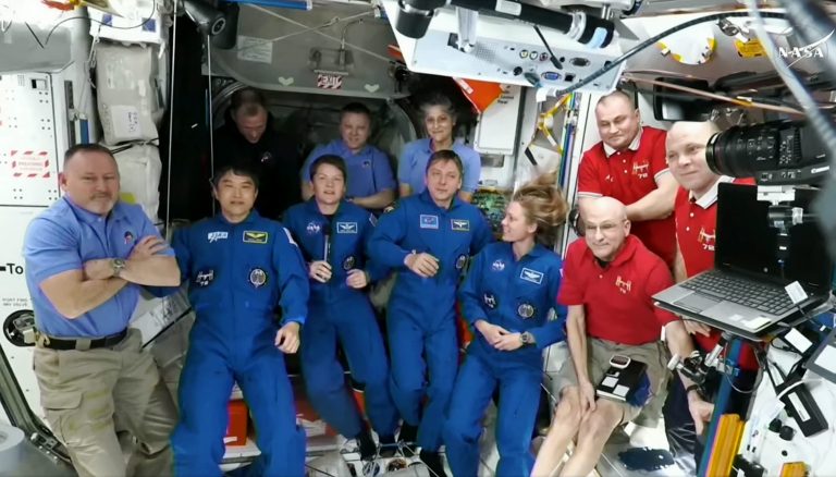 Sunita Williams Return: सुनीता विलियम्स समेत अंतरिक्ष में फंसे यात्रियों को लाने के लिए ISS पहुंचा नासा का क्रू-10 मिशन, जानें धरती पर कब होगी वापसी ?