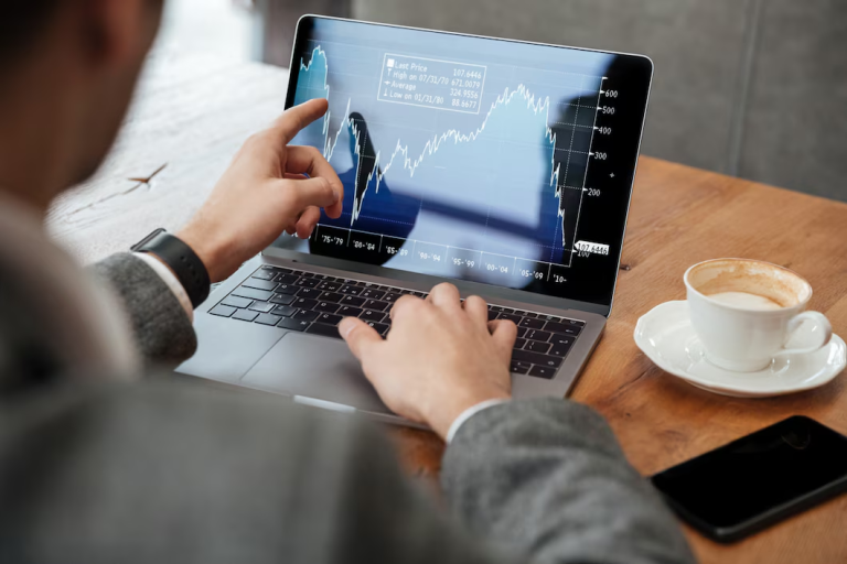 Stock Market Update: हफ्ते के पहले कारोबारी दिन ग्रीन जोन में खुला शेयर बाजार, Sensex 325 अंक चढ़ा, निफ्टी 22,650 पर, इन शेयरों में रही तेजी