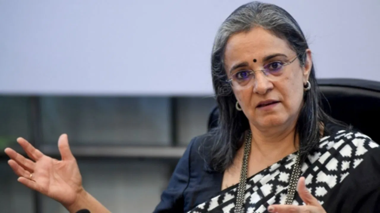 Madhabi Buch: बॉम्बे हाईकोर्ट से सेबी की पूर्व प्रमुख माधबी बुच को बड़ी राहत, FIR दर्ज करने के विशेष अदालत के आदेश पर लगाई रोक