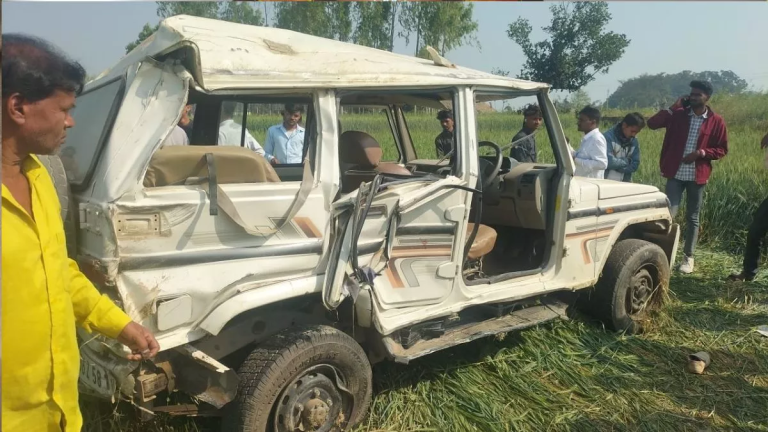UP Road Accident: यूपी के महराजगंज में भीषण हादसा, टायर फटने से पलटी बोलेरो, बोर्ड परीक्षा देने जा रही 3 छात्राओं की मौत, 11 घायल
