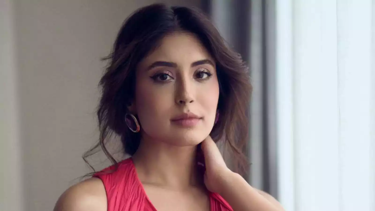 Kritika Kamra: ‘पीपली लाइव’ की निर्देशक अनुषा रिजवी की अगली फिल्म में नजर आएंगी कृतिका कामरा, जानें कहानी, स्टार कास्ट के बारे में