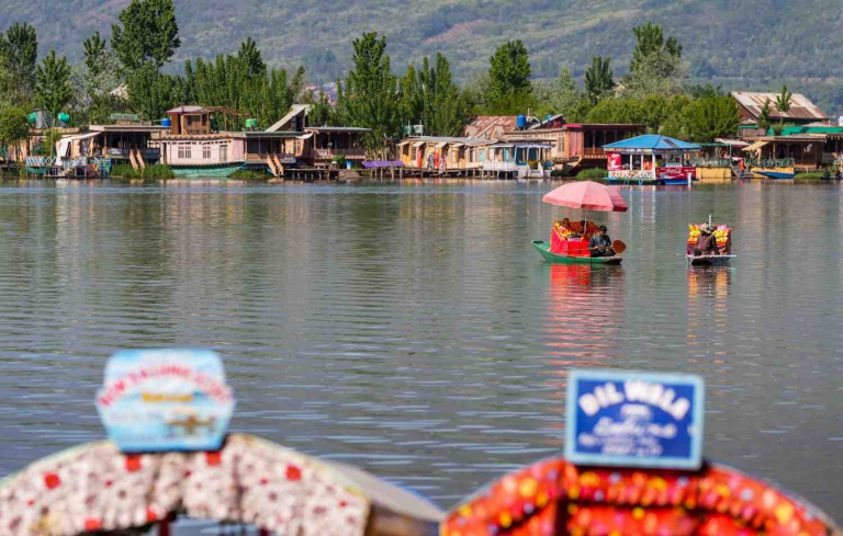 Pahalgam Attack: पहलगाम आतंकी हमले के बाद बड़ा फैसला, कश्मीर में 87 में से ये 48 पर्यटक स्थल बंद