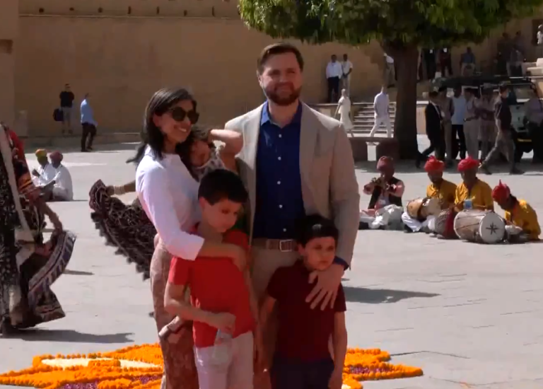JD Vance India Visit: अमेरिका के उपराष्ट्रपति जेडी वेंस का भारत दौरा, पत्नी उषा के पैतृक गांव वडलुरु में उत्सुकता का माहौल