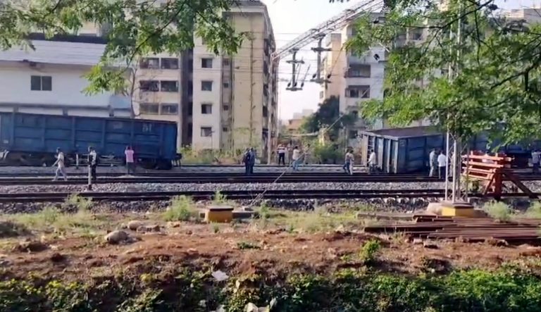 Train Derail: कर्नाटक के बेलगावी में मालगाड़ी के डिब्बे पटरी से उतरे, रेल यातायात बाधित, रूट बहाल करने का काम जारी