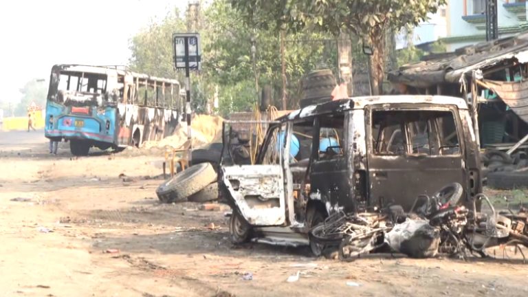 Murshidabad Violence: जली झोपड़ियां, लूटा सामान, पीड़ितों के सामने अनिश्चित भविष्य, आज भी उस मंजर को भूल नहीं पा रहे बेडबुना गांव के लोग