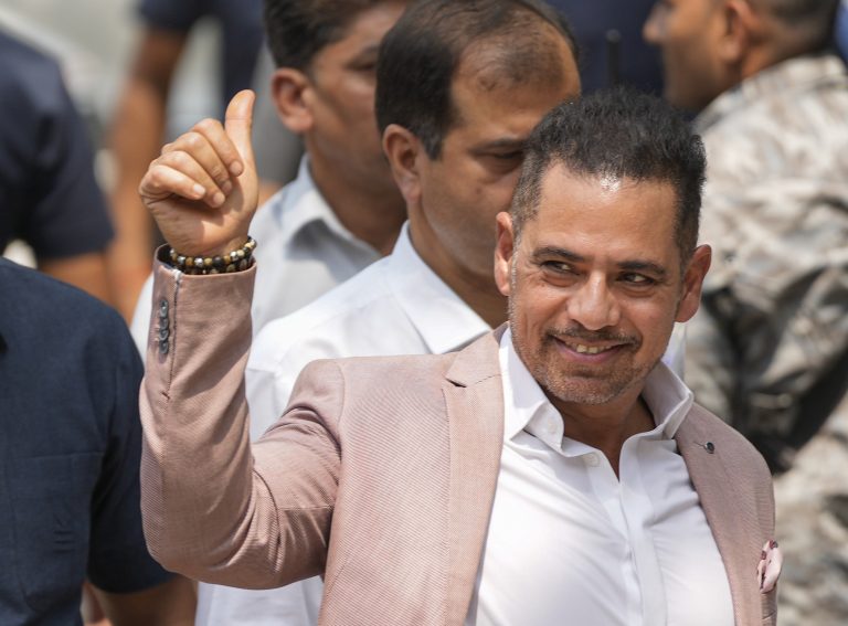 Robert Vadra Case: हरियाणा लैंड डील मामले में तीसरे दिन ED के सामने पेश हुए रॉबर्ट वाड्रा, बोले-‘यह सरकार का प्रचार करने का तरीका है’