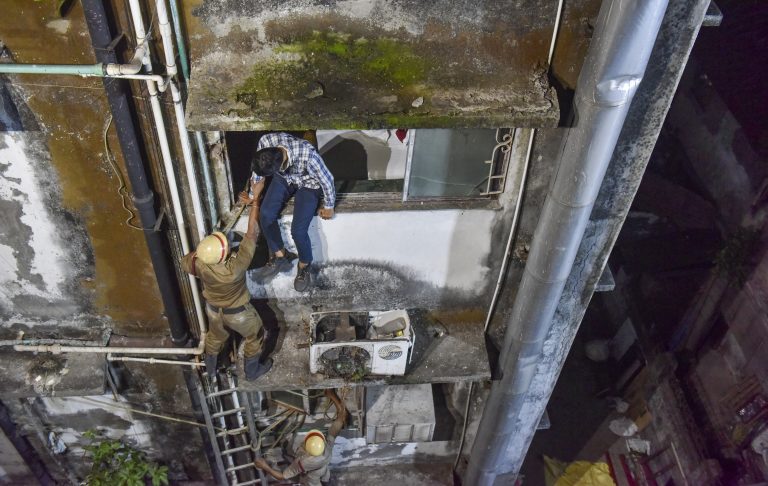 Kolkata Hotel Fire: कोलकाता में होटल में लगी भीषण आग, 14 लोगों की मौत, 13 घायल, जांच के लिए विशेष टीम गठित