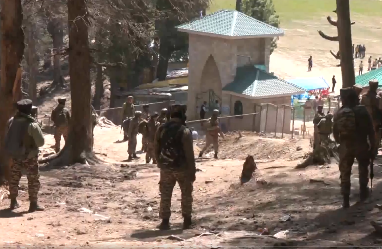 Pahalgam Terror Attack: ‘आतंकियों ने मेरे पिता को कलमा पढ़ने के लिए कहा, फिर बरसा दी गोलियां’, पहलगाम हमले में सुरक्षित बची बेटी ने बयां किया खौफ का मंजर