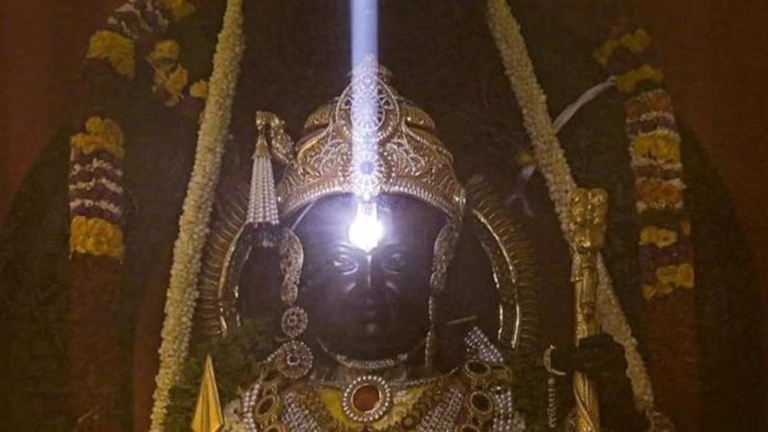 Ayodhya Ram Navmi: रामनवमी पर किया गया रामलला का ‘सूर्य तिलक’, 4 मिनट तक करोड़ों भक्तों ने किए दुर्लभ दर्शन
