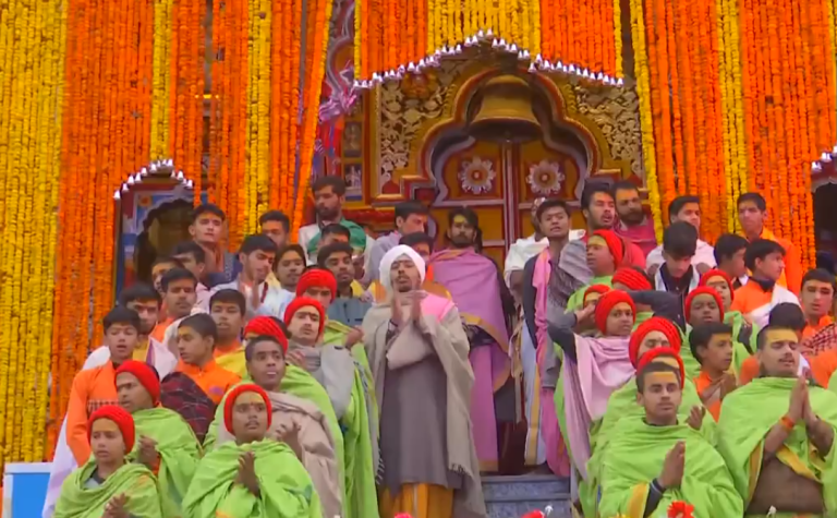 Chardham Yatra 2025: बदरीनाथ मंदिर के कपाट खुले, देश-विदेश से पहुंचे हजारों श्रद्धालु, चारधाम यात्रा पूर्ण रूप से शुरू