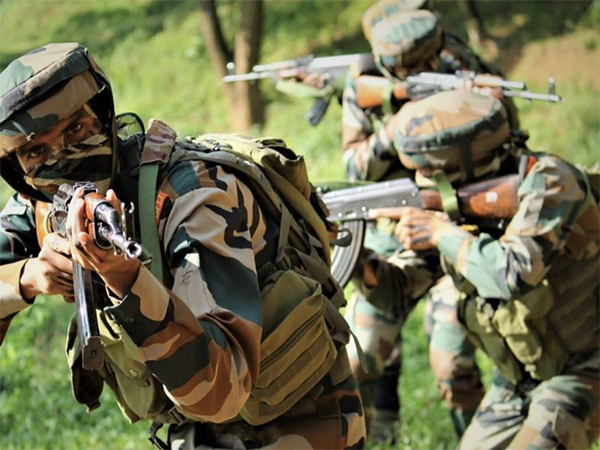 Jammu Kashmir: सुरक्षा बलों को मिली बड़ी कामयाबी, दक्षिण कश्मीर में 2 बड़े ऑपरेशनों में 6 आतंकवादी ढेर, बड़ी मात्रा में हथियार और विस्फोटक बरामद