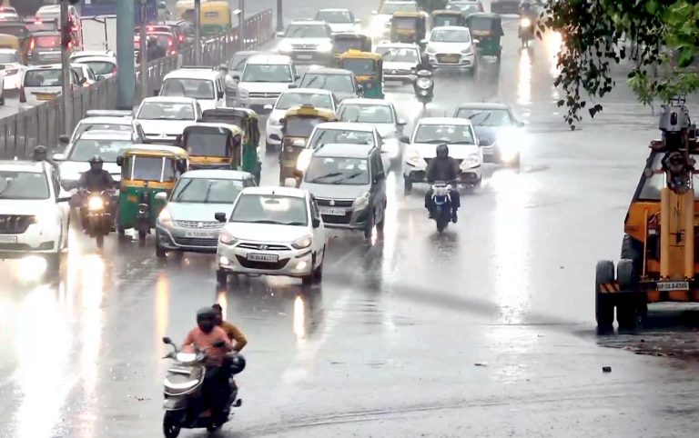 Rajasthan Weather Update: राजस्थान में कई जगह तेज हवा के साथ बारिश, चूरू में गिरे ओले, अगले 7 दिन कैसा रहेगा मौसम, पढ़ें IMD का ताजा अपडेट