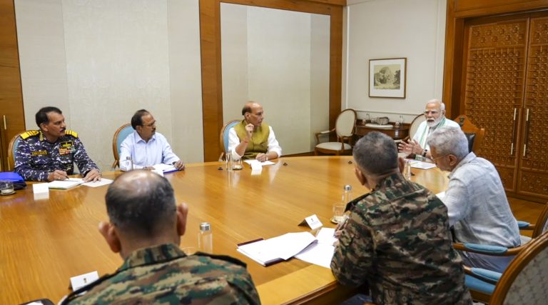 India Pakistan Ceasefire: पीएम मोदी ने की हाईलेवल मीटिंग, रक्षा मंत्री, NSA,तीनों सेनाओं के प्रमुख, CDS के साथ बनाई आगे की रणनीति