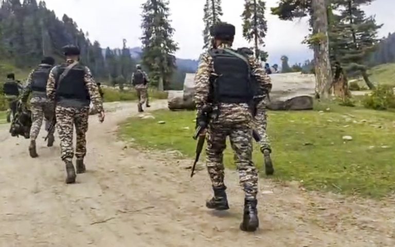 Shopian Encounter: जम्मू कश्मीर के शोपियां में सुरक्षाबलों और आतंकवादियों के बीच मुठभेड़, लश्कर ए तैयबा के 3 आतंकी ढेर