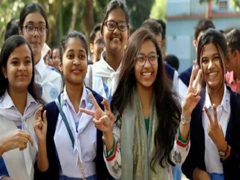 MP Board 10th 12th Result 2025: एमपी बोर्ड के रिजल्ट में बेटियों ने मारी बाजी, 10वीं में प्रज्ञा जायसवाल और 12वीं में प्रियल द्विवेदी ने हासिल किया पहला स्थान