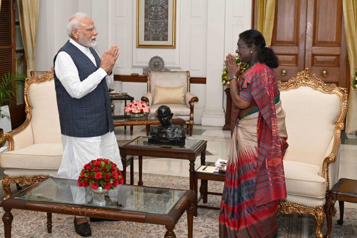PM Modi met with President Draupadi Murmu briefed about Operation Sindoor
