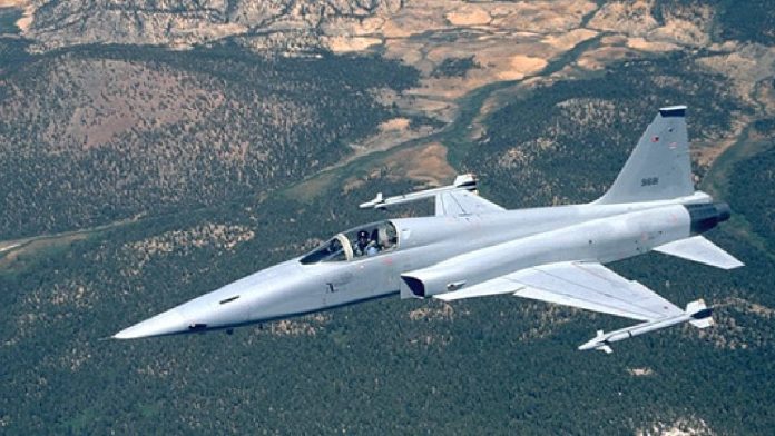F-5 fighter jets