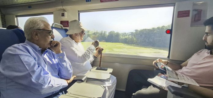 Farooq Abdullah travels to Katra by Vande Bharat Express