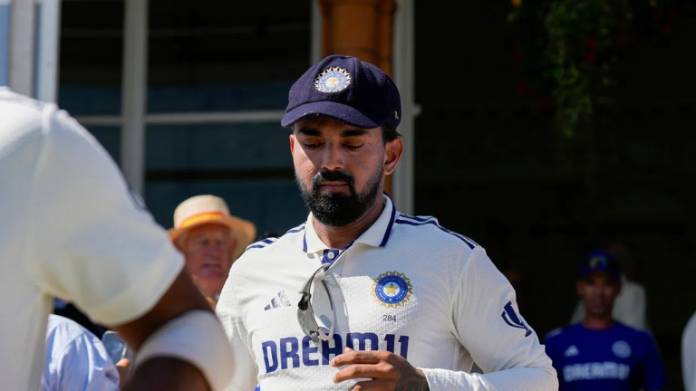 IND vs ENG 3rd Test Match: लॉड्स टेस्ट के बीच टीम इंडिया का बदला कप्तान, शुभमन गिल की जगह केएल करते दिखे कप्तानी, जानें वजह