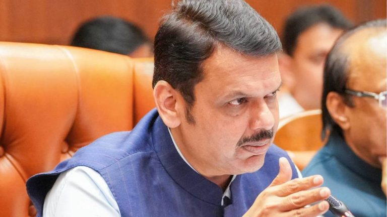Maharashtra : सीएम देवेंद्र फडणवीस ने वामपंथी उग्रवाद पर अंकुश लगाने के लिए विधानसभा में विशेष जन सुरक्षा विधेयक पेश किया