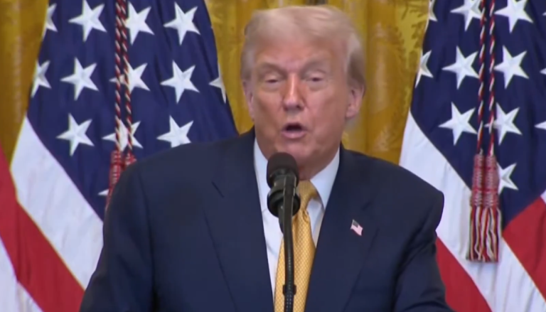 Donald Trump ने फिर दोहराया भारत पाकिस्तान युद्ध रुकवाने का दावा, बोले-‘संघर्ष परमाणु जंग में हो सकता था तब्दील’
