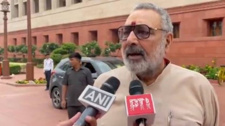 Bihar Election 2025: मतदाता सूची को लेकर गिरिराज सिंह ने साधा विपक्ष पर निशाना, कहा- उन्हें बांग्लादेशियों और रोहिंग्याओं की ज्यादा चिंता