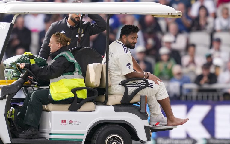 Rishabh Pant: भारत के लिए बड़ा झटका, ऋषभ पंत के अंगूठे में हुआ फ्रैक्चर, इंग्लैंड के खिलाफ सीरीज से बाहर, अब इतने दिन रहेंगे मैदान से दूर