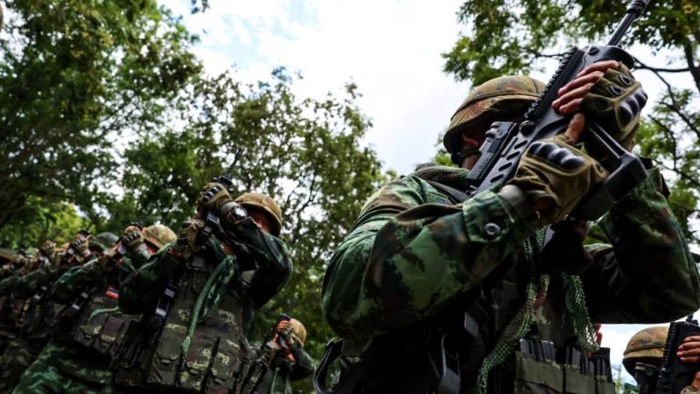 Thailand Cambodia War : थाईलैंड ने कंबोडिया पर हवाई हमले शुरू किए, सीमा पर झड़पों में कम से कम 14 लोग मारे गए