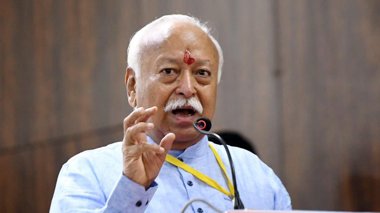 ’75 वर्ष के हो जाते हैं, तो इसको मतलब है आपको अब रुक जाना चाहिए’, संघ प्रमुख के बयान पर सियासत गरम, विपक्ष ने कही ये बात