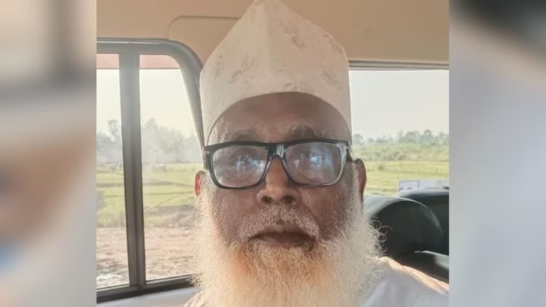 ‘धर्म परिवर्तन के लिए बेटियों की गर्दन पर रखा चाकू’, भदोही के शख्स ने बोला-‘छांगुर बाबा ने इस्लाम अपनाने के लिए किया ब्रेनवॉश’
