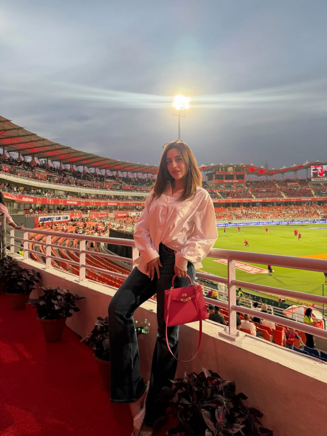 Arshdeep Singh की गर्लफ्रेंड ने स्टेडियम में बिखेरा जलवा, तस्वीरें देख फैंस हुए दीवाने