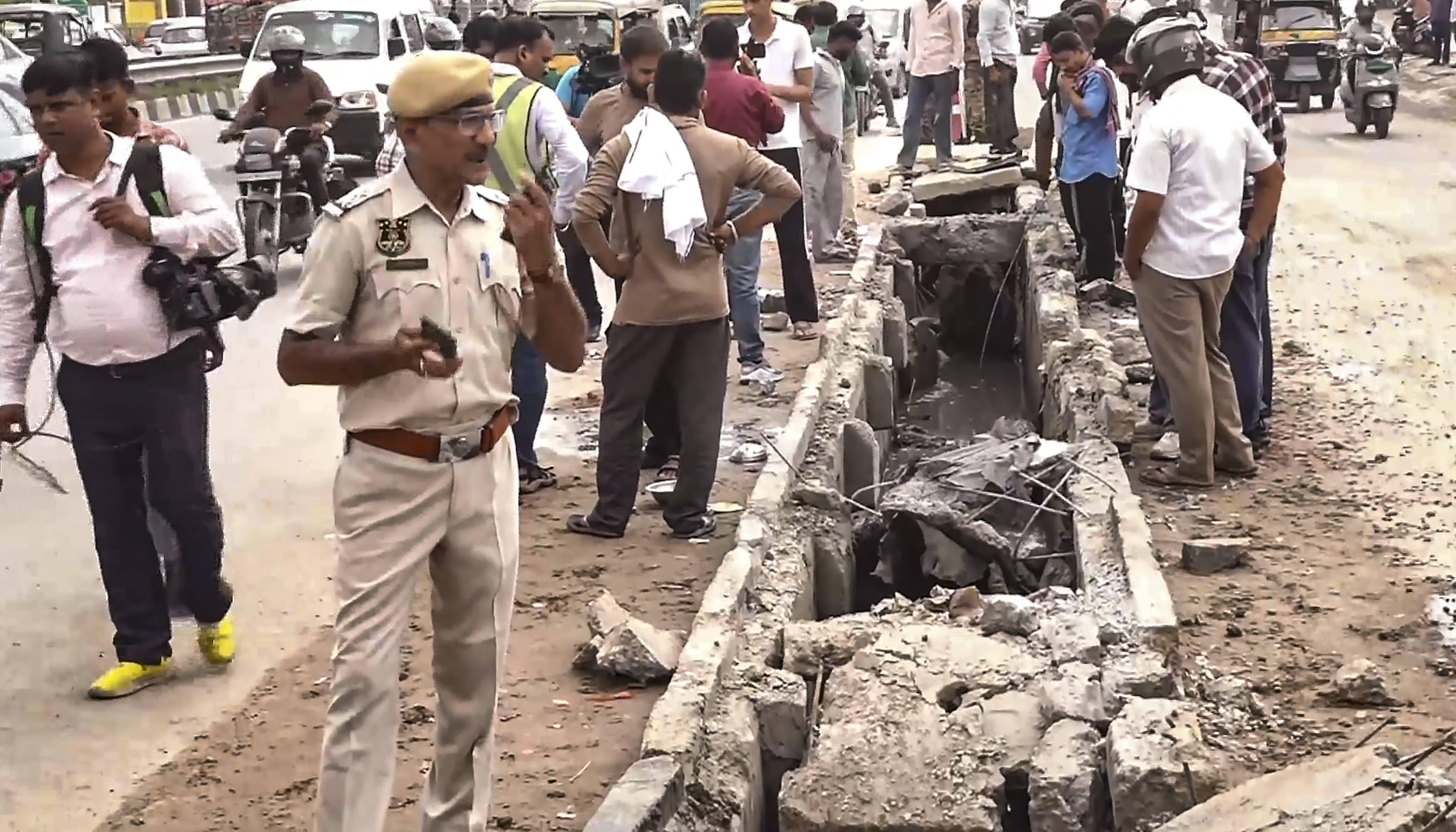 जयपुर में तेज रफ्तार ट्रक का कहर, फुटपाथ पर खड़े 5 लोगों को कुचला, 4 की मौत