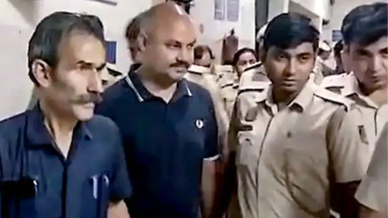 स्वाती मालीवाल से मारपीट मामले में केजरीवाल के PA बिभव कुमार को झटका,दिल्ली हाईकोर्ट ने जमानत देने से किया इनकार,जानें कोर्ट ने क्या कहा ?
