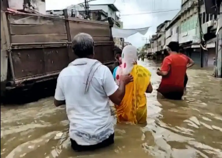 Heavy Rain In Rajasthan: राजस्थान में जयपुर समेत कई जिलों में हो रही झमाझम बारिश, करौली में गिरा 380mm पानी, इन जिलों में रेड अलर्ट