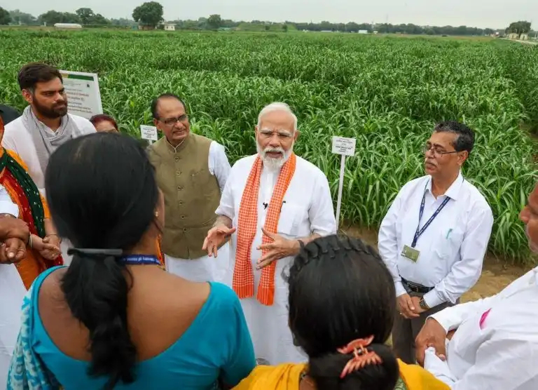 PM मोदी ने जारी कीं जलवायु अनुकूल बीजों की 109 किस्में, उपज और किसानों की बढ़ेगी आय