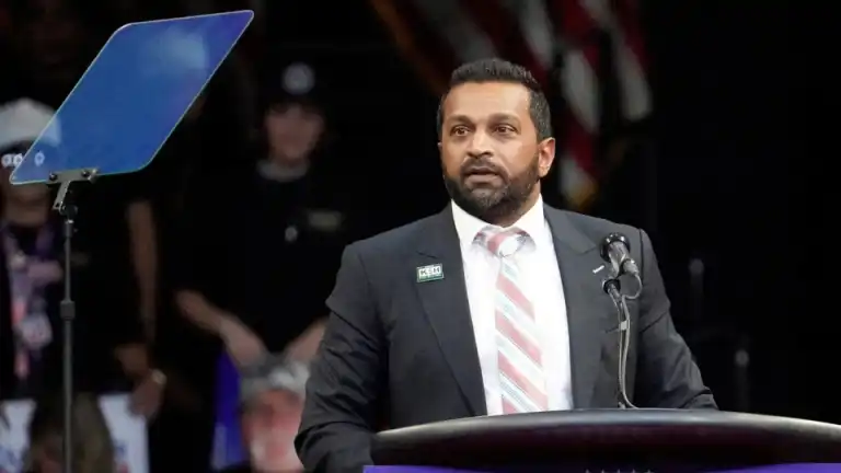 FBI Chief Kash Patel: कौन हैं भारतीय मूल के काश पटेल जिन्हें बनाया FBI निदेशक, ट्रंप ने तारीफ में कही ये बात
