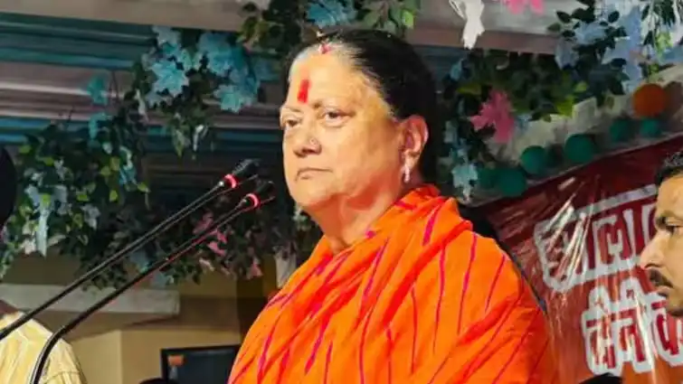 Vasundhara Raje ने पेयजल संकट को लेकर अधिकारियों को लगाई फटकार, बोलीं- ‘पानी कागजों में नहीं, लोगों के होठों तक पहुंचना चाहिए, अधिकारी सो रहे हैं’