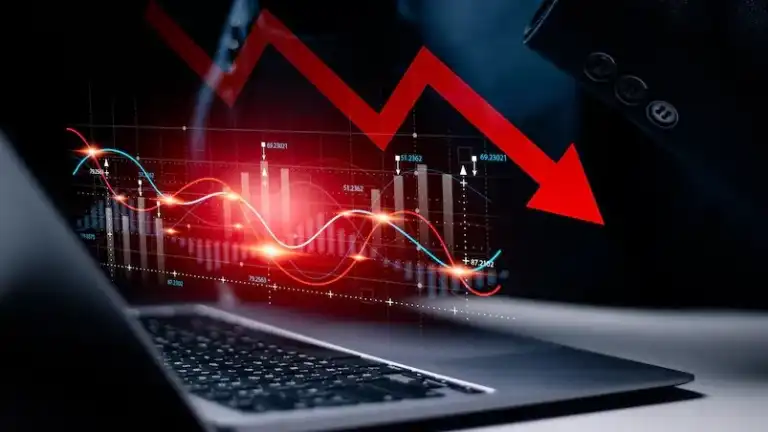 Stock Market Crash: शेयर बाजार बड़ी गिरावट के साथ बंद, Sensex 873 अंक लुढ़का, निफ्टी 24,683 पर, इन कंपनियों के शेयर में फायदा और नुकसान ?