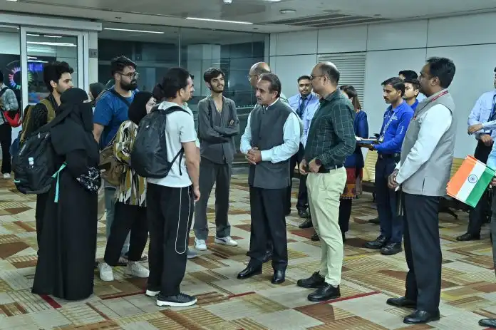 Stranded Indian students return from Iran